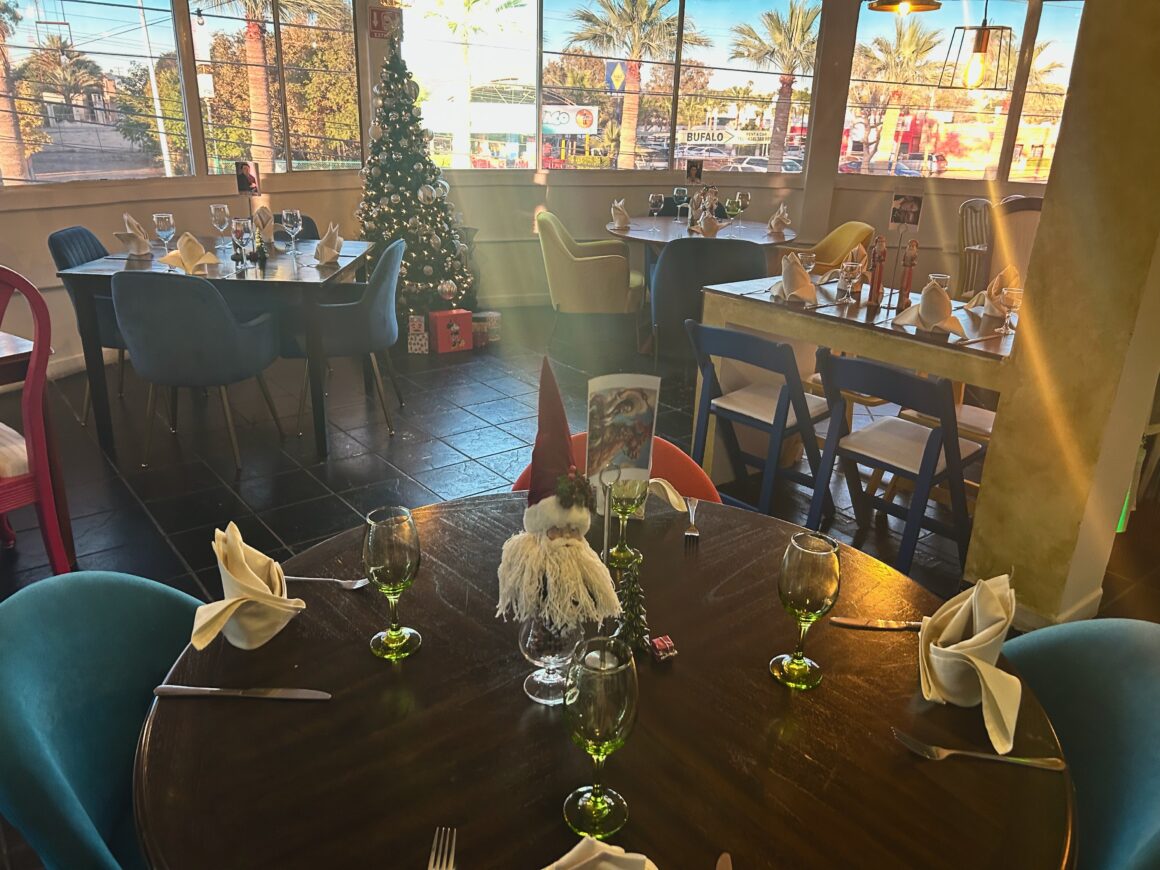 Triada 44.4 Dining Room